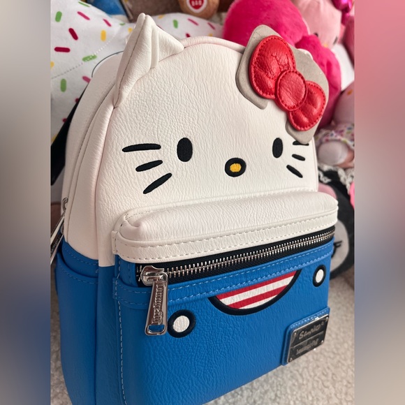 SOLD NWT CLASSIC HELLO KITTY LOUNGEFLY BACKPACK! PERFECT CONDITION - Picture 5 of 10